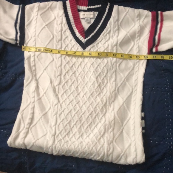 Free assembly sweater - Picture 4 of 13